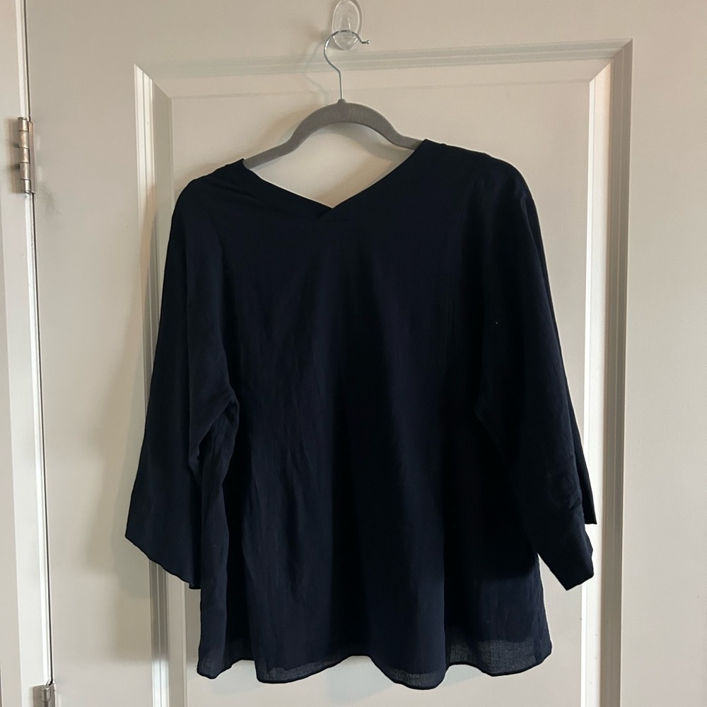 VINCE Three-Quarter Sleeve V-neck Top - Picture 8 of 10